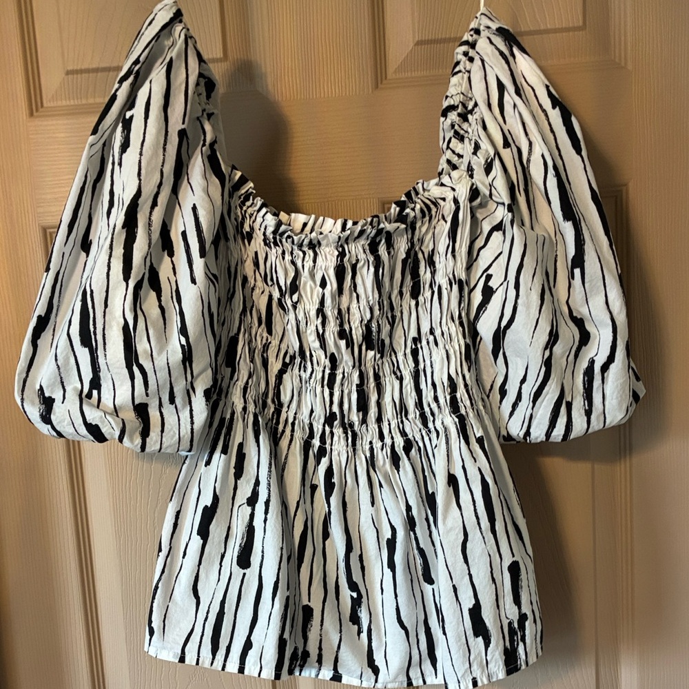 Vine & Love Black and White Smocked Puff-Sleeve Blouse